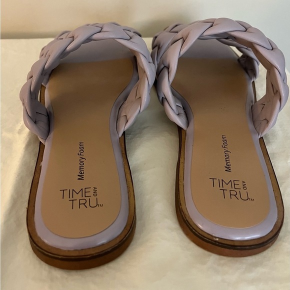 Time & Tru Women’s Lavender Braid Two-Band Sandals Memory Foam Footbed; Size 6 - Picture 2 of 7